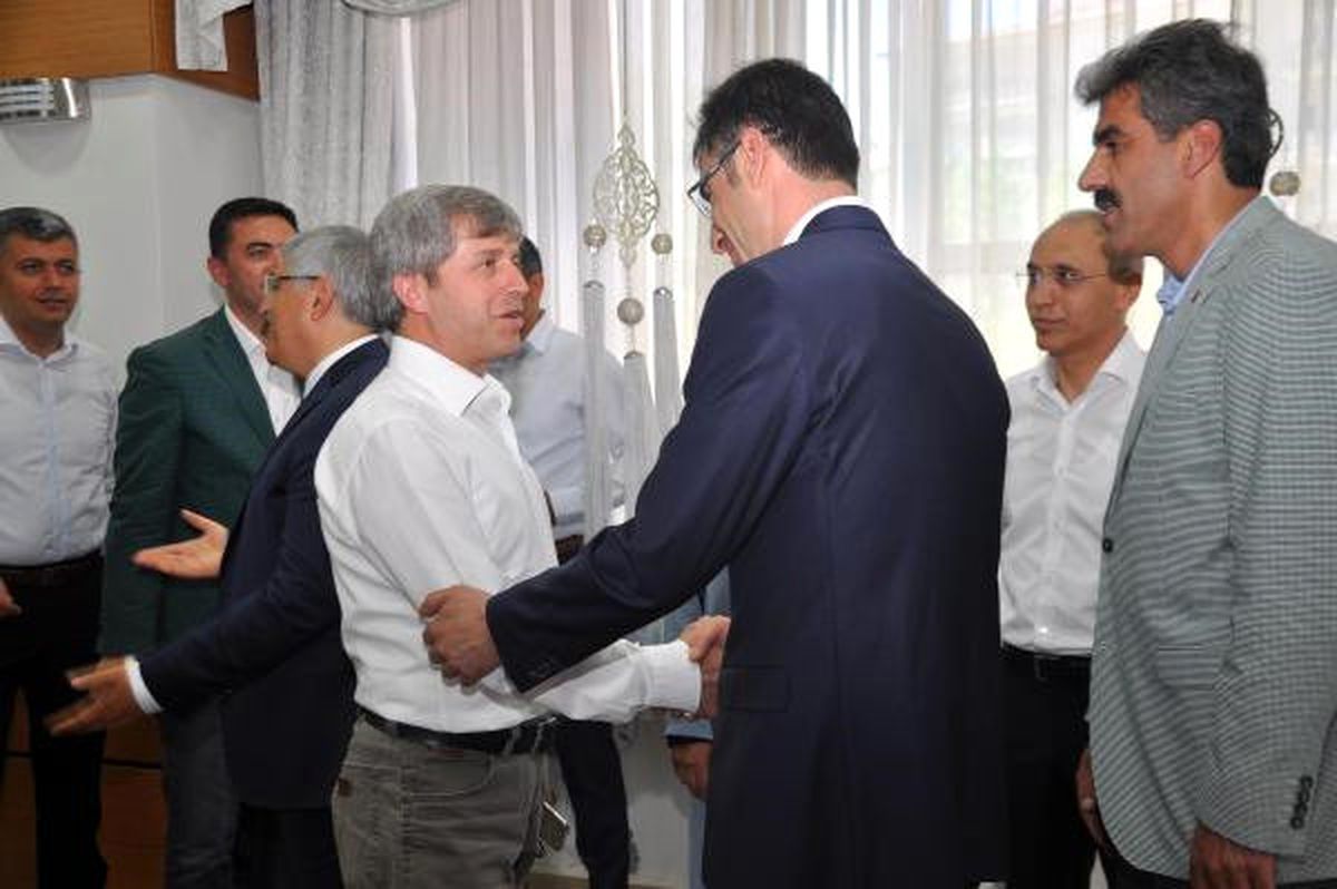 Bitlis Valisi Çınar Hem Bayramlaştı, Hem Vedalaştı