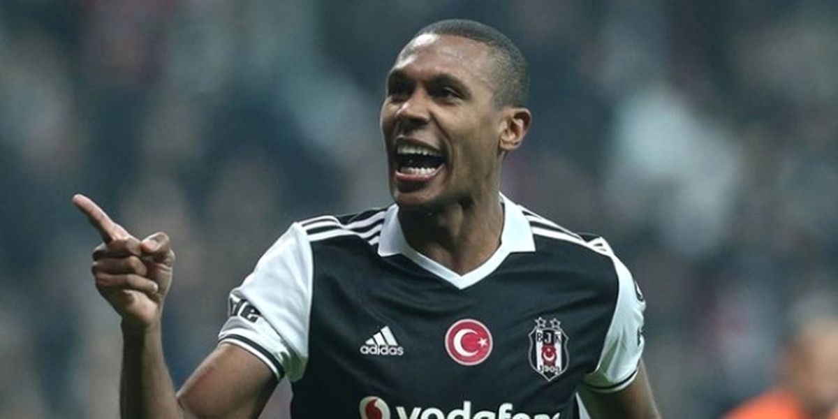 Devler Onun Peşinde Düştü
