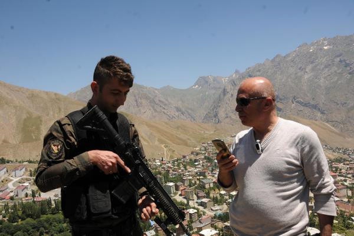 Emniyet Müdürü\'nden Nöbet Tutan Polislere Bayram Ziyareti