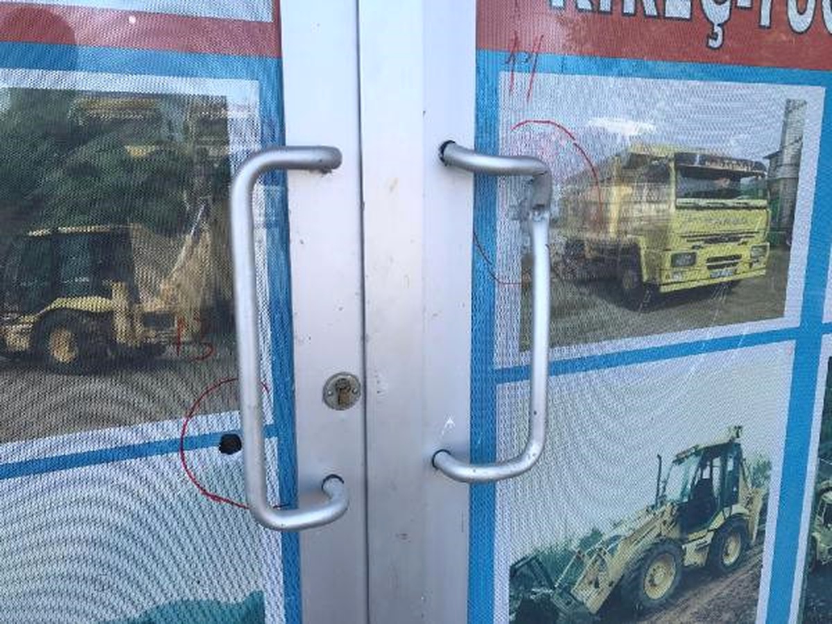 Geçen Hafta Otomobili Kurşunlanan İşadamının Şimdi de İşyeri Kurşunlandı