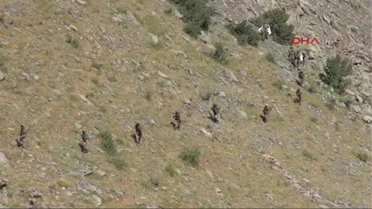 Hakkari PKK\'lı Teröristler, Üs Bölgesine Havan Topuyla Saldırdı: 1 Şehit