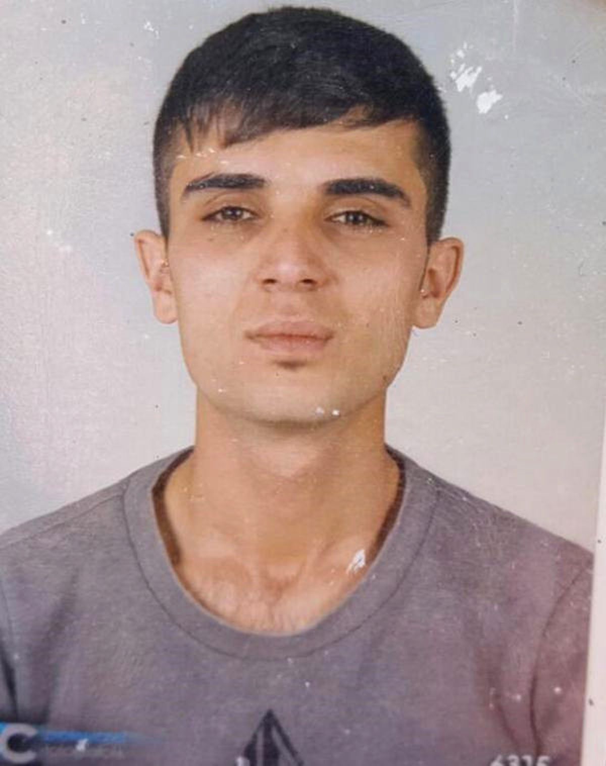 İzmir\'de Nehirde Cesedi Bulunan Genç, Derik\'te Toprağa Verildi