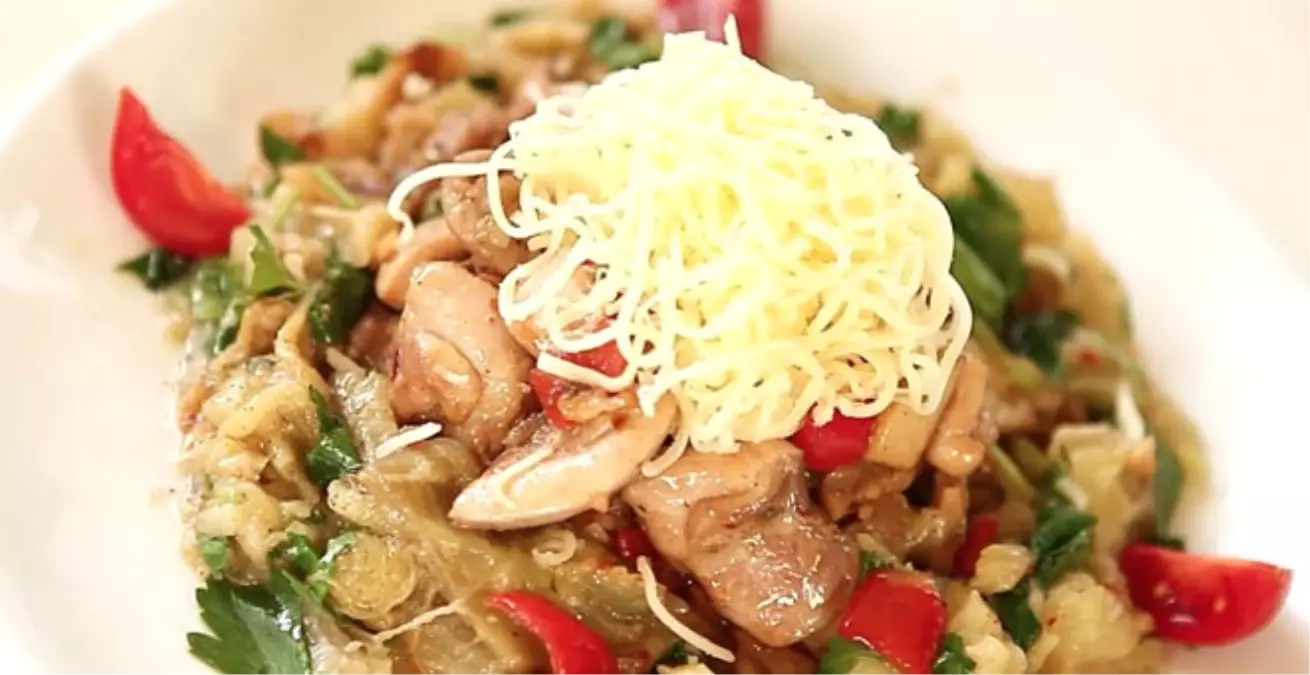 Közlenmiş Patlıcan Yatağında Körili Piliç Kavurma Nasıl Yapılır?