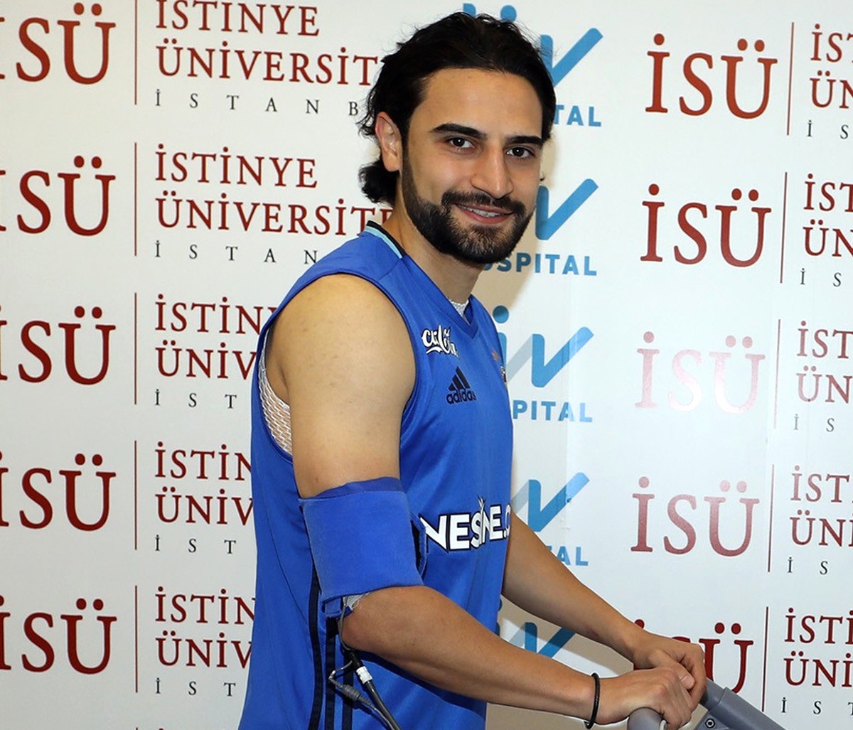 Mehmet Ekici Imzayı Atıyor