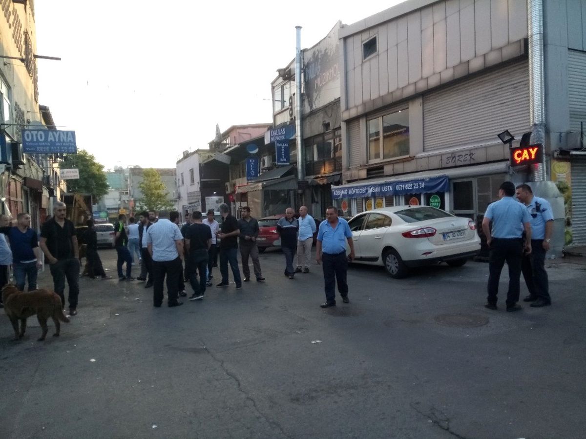Müzikholdeki Kavgada Polisin Silahı Ateş Aldı, 2 Yaralı