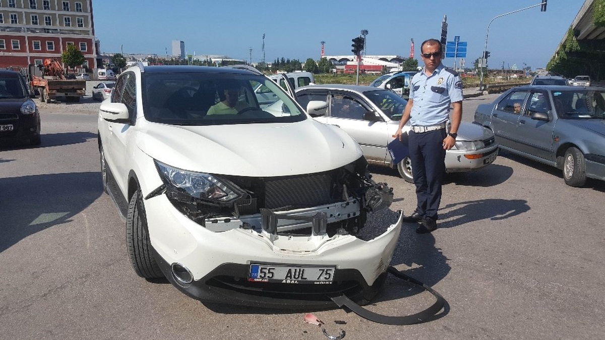 Otomobil ile Motosiklet Çarpıştı: 1 Yaralı