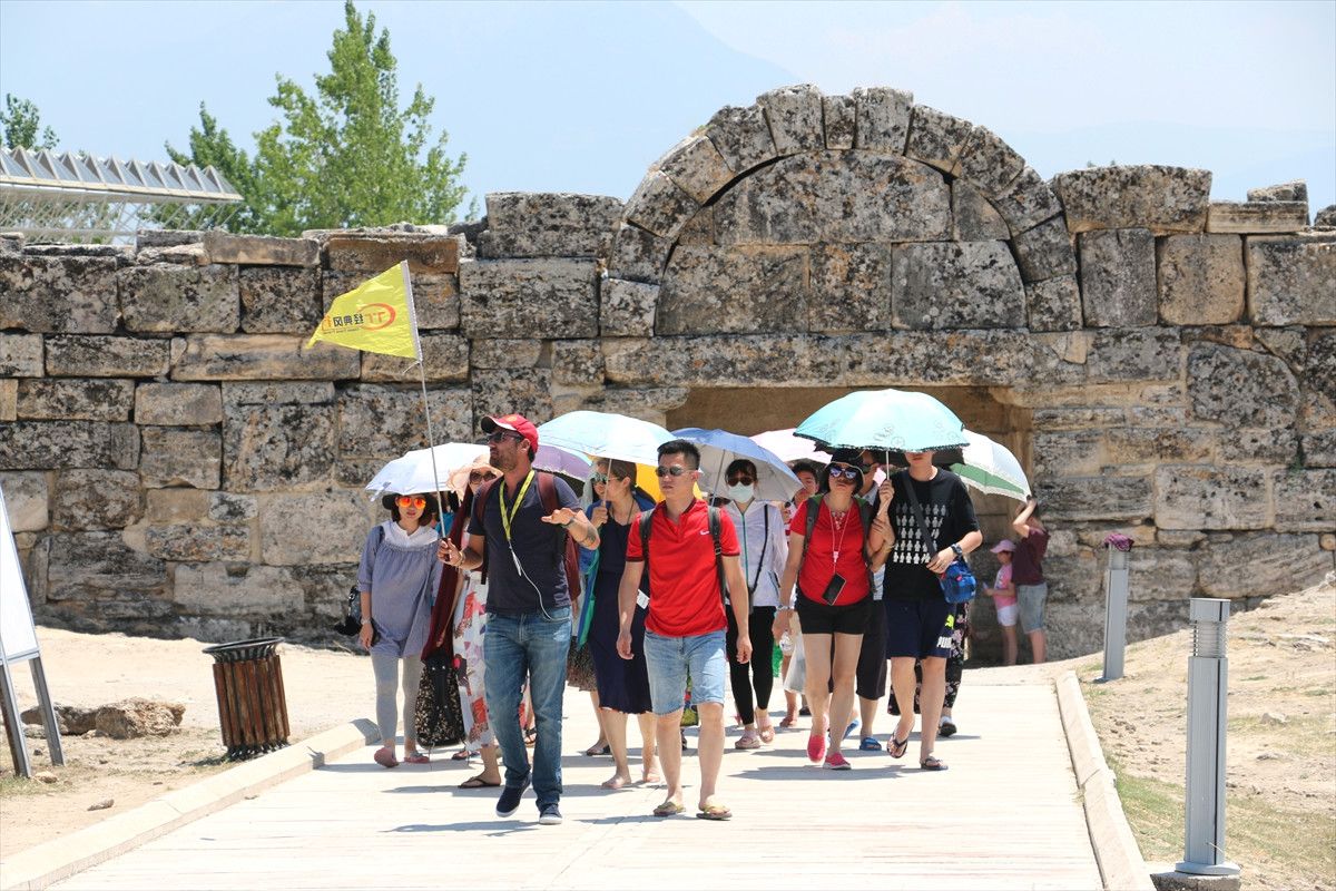 Pamukkale\'ye Ziyaretçi Akını