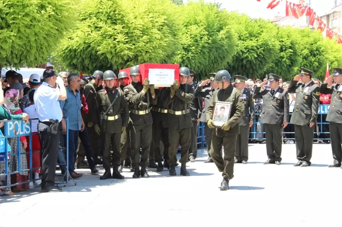 Piyade Er Oğuzhan Küçük, Karaman\'da Son Yolculuğuna Uğurlandı