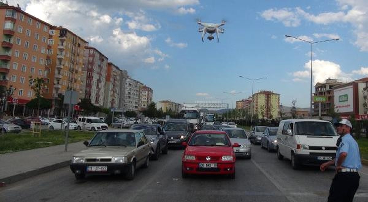 Polisten \'Drone\'lu Emniyet Kemeri Uygulaması
