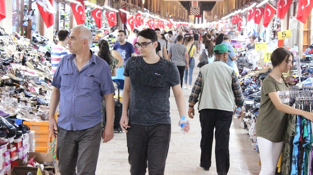 Ramazan Bayramı Alipaşa Çarşısı Esnafının Yüzünü Güldürdü