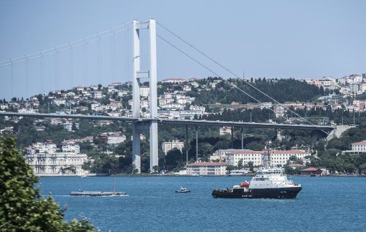 Rus Arama-kurtarma Gemisi İstanbul Boğazı\'ndan Geçti
