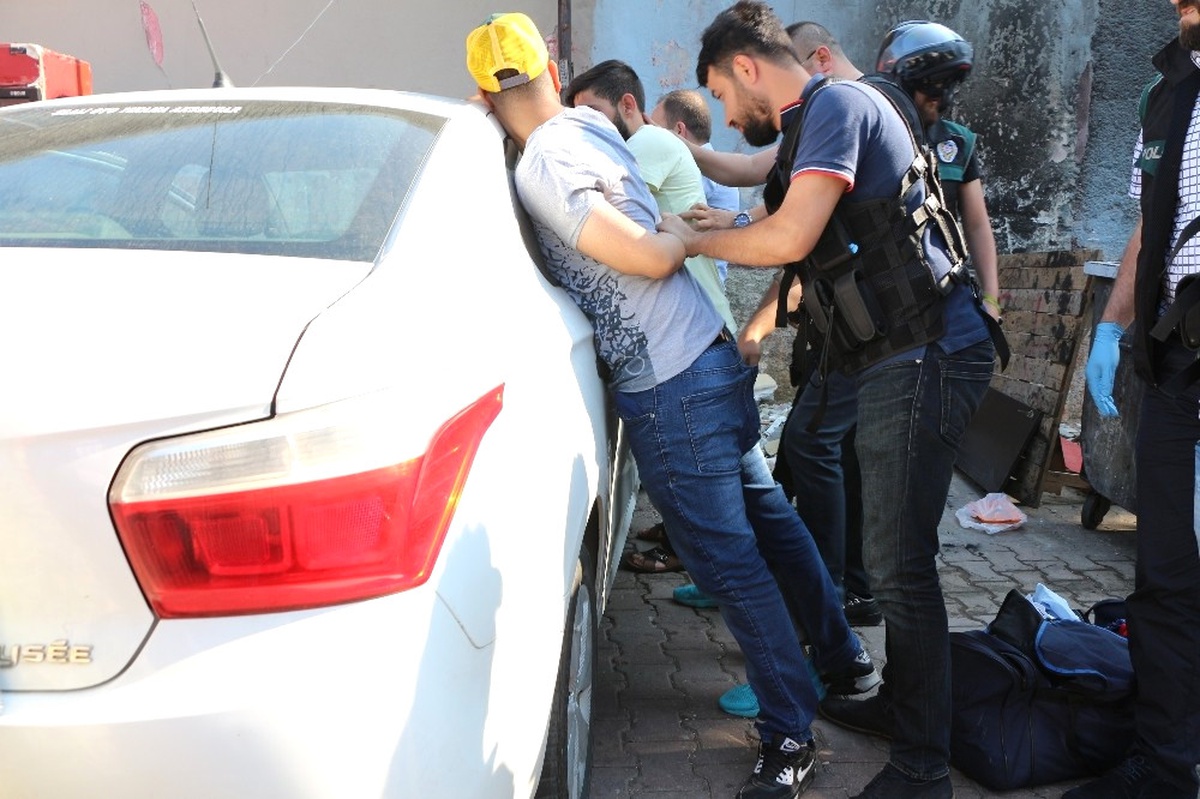 Sarıyer\'de 70 Ayrı Adrese Uyuşturucu Operasyonu