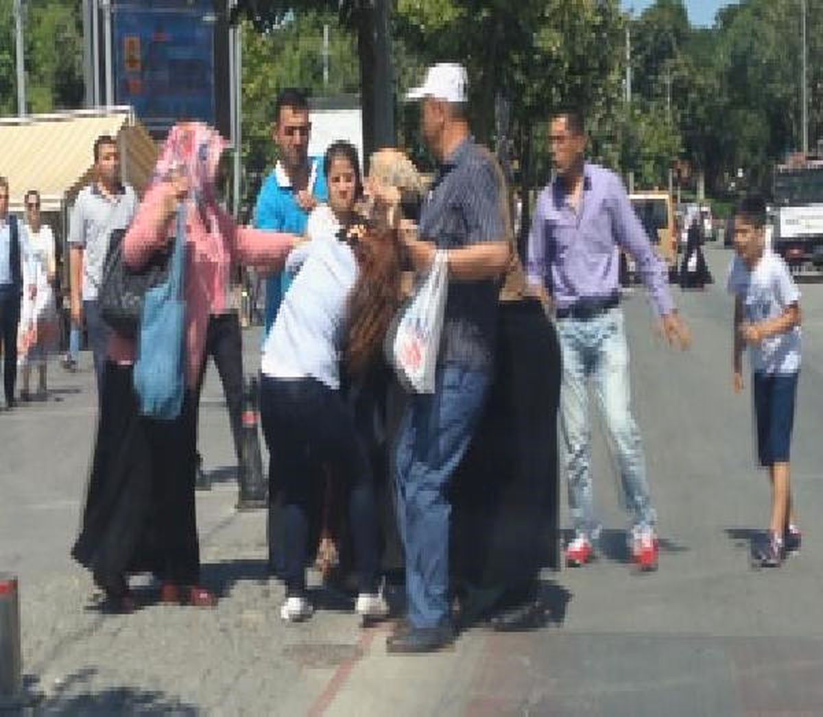 Suriyeli Kadınlar Türk Anne ve Oğlunu Darp Etti