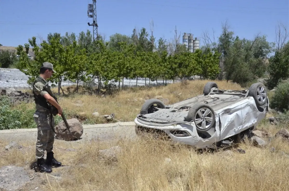 Takla Atan Otomobildeki 4 Kişi Yaralandı