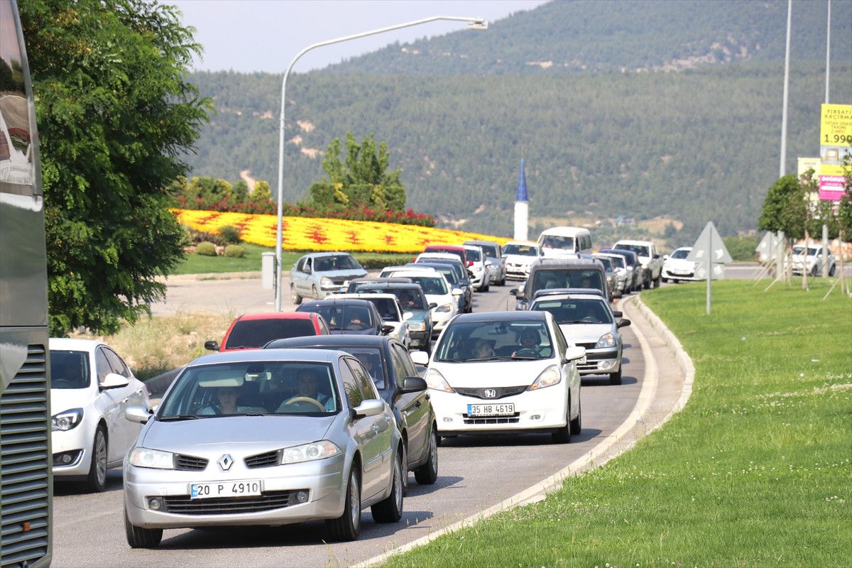 Tatilciler Dönüş Yolunda