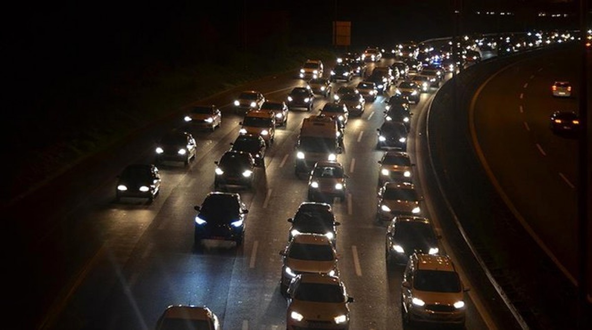 Tatilcilerin Eve Dönüş Yolculuğu Sürüyor