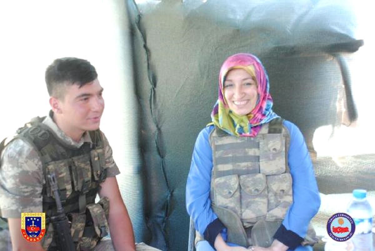 Üs Bölgesinde Görev Yapan Askere Annesinden Bayram Sürprizi