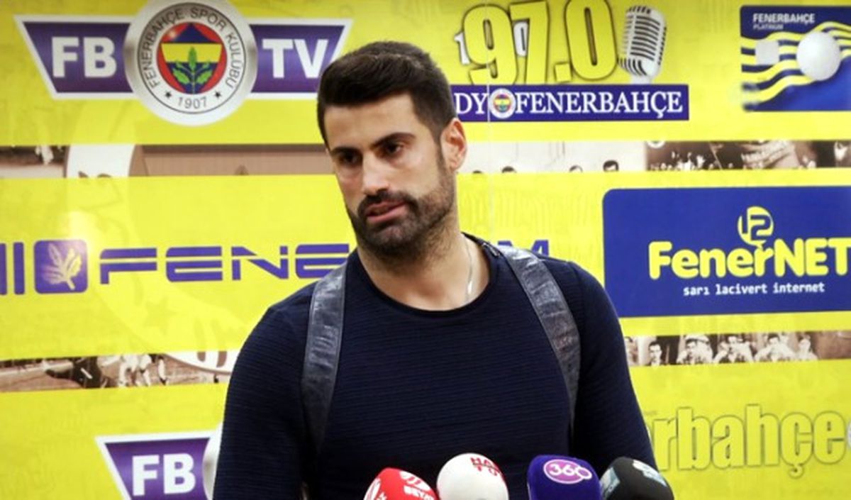Volkan Demirel Fenerbahçe\'de Kaldı