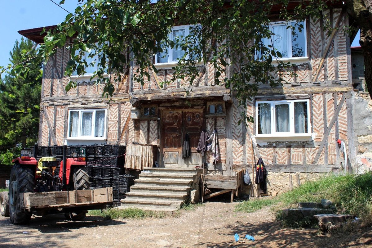 85 Yaşındaki Dede Cinnet Geçirdi, Önce Torununu Sonra da Oğlunu Öldürdü