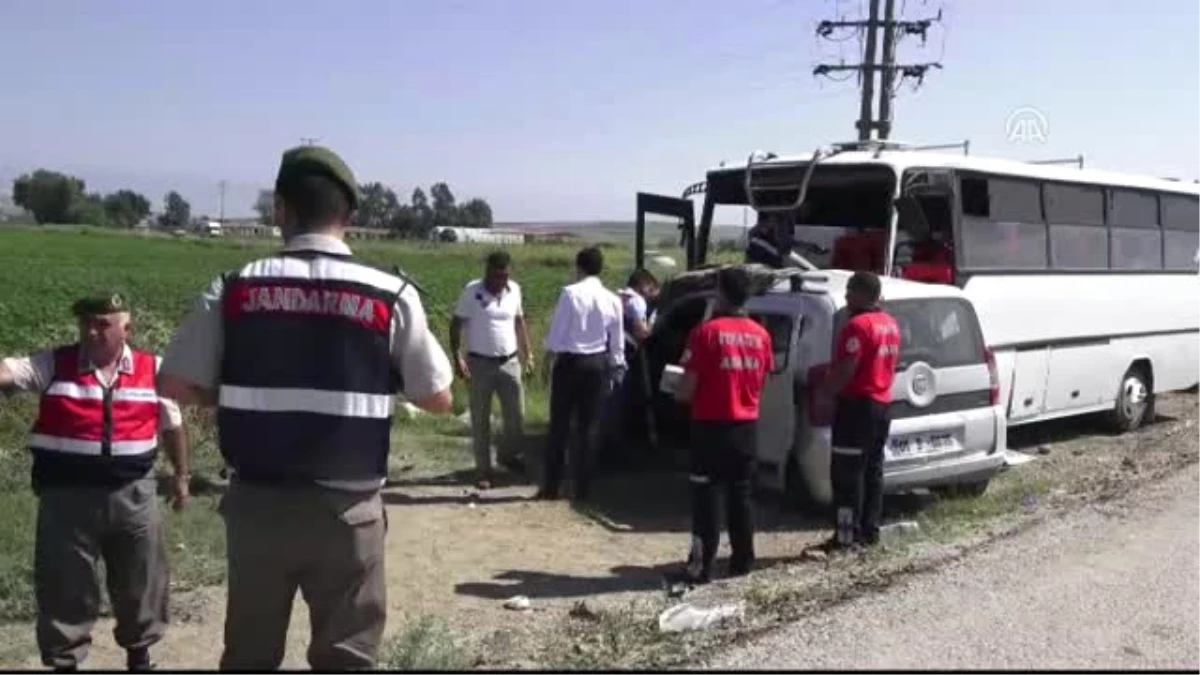 Adana\'da Trafik Kazası: 1 Ölü, 11 Yaralı