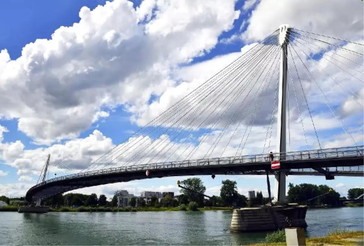 Almanya Eski Başbakanı Kohl\'un İsmi, Törenle Köprüye Verilecek