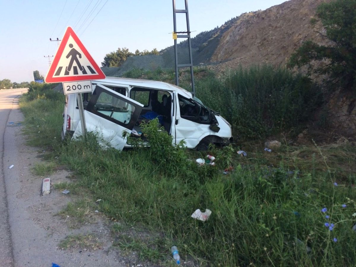 Amasya\'da Minibüs Kazası: 10 Yaralı