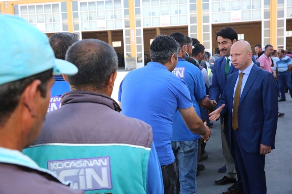 Başkan Çolakbayrakdar Belediye Personeliyle Bayramlaştı