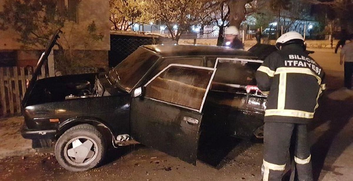 Bilecik\'te Park Halindeki Araç Alev Aldı