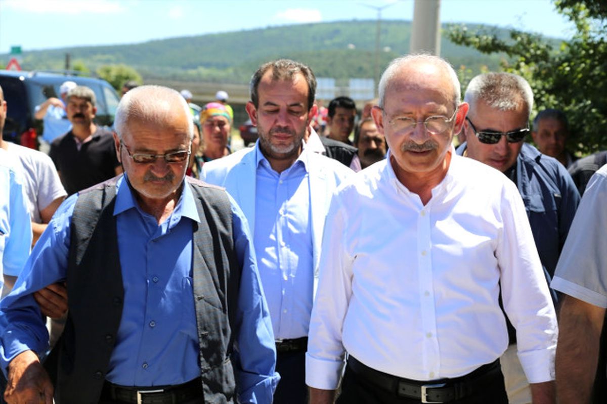 CHP\'nin Berberoğlu\'nun Tutuklanmasına Tepki Yürüyüşü