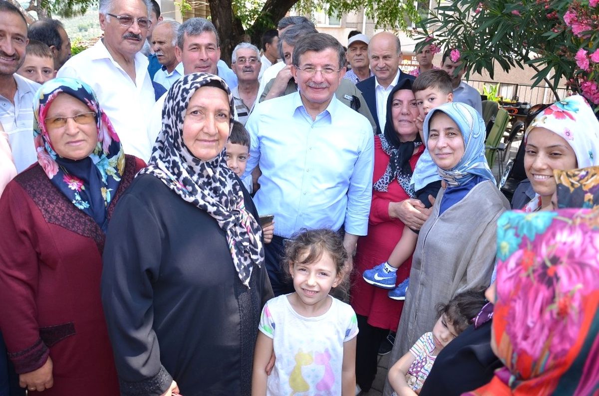 Davutoğlu\'ndan Akraba Ziyareti