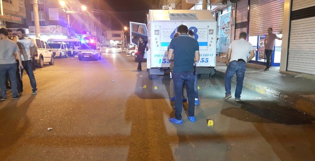 Diyarbakır\'da Toma\'ya Patlayıcılı Saldırı