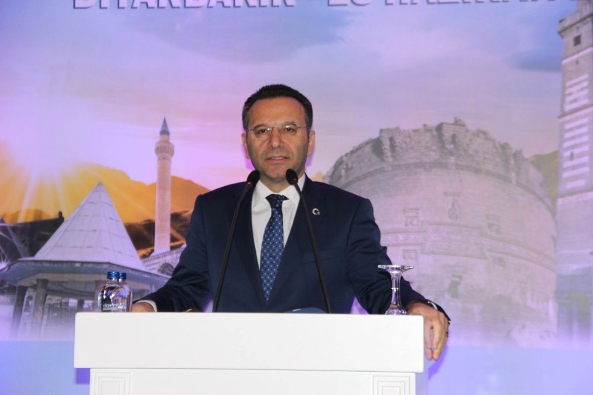 Diyarbakır Vali Aksoy\'dan Duygusal Veda Konuşması Güvenlik Güçlerimiz Sivillere Zarar Vermeme Adına...