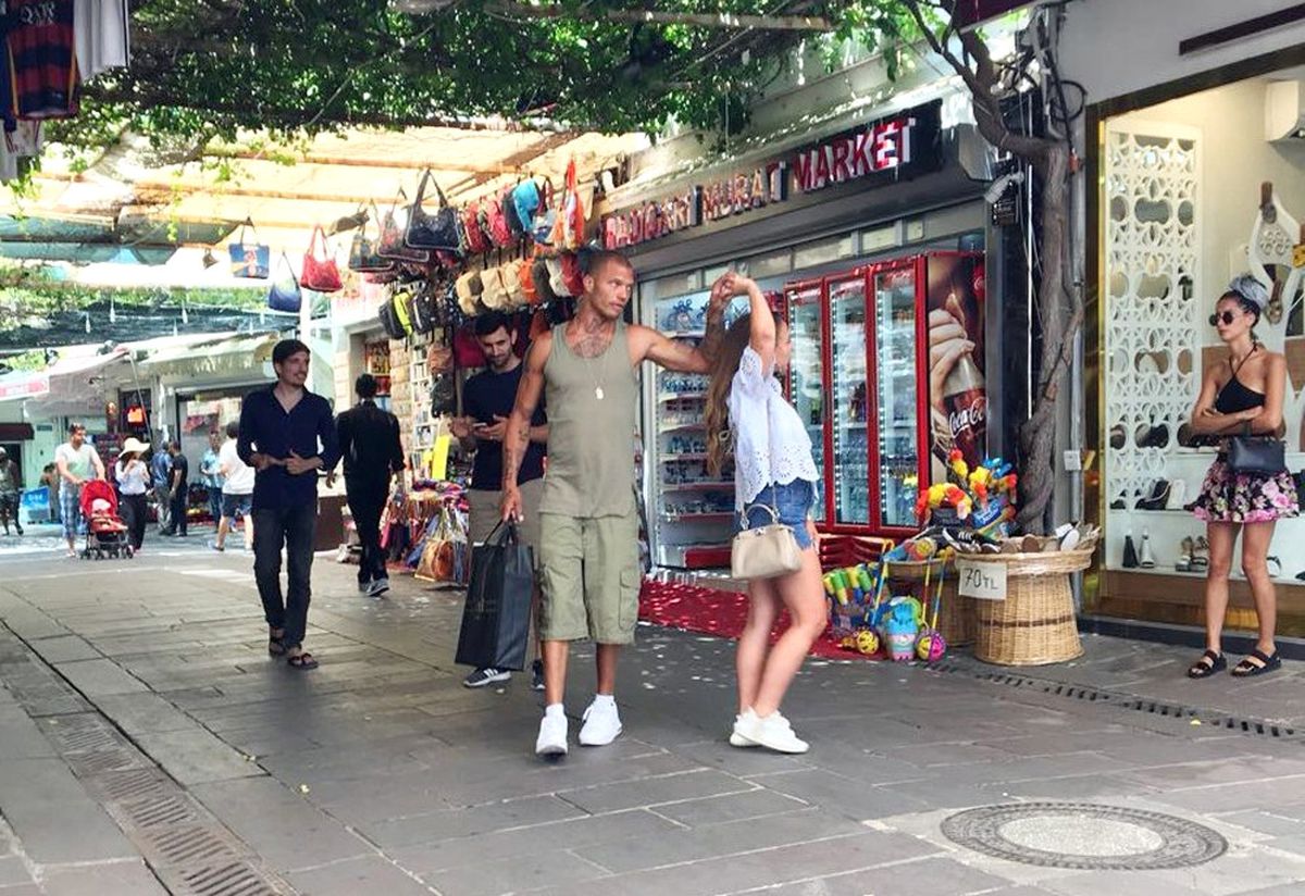 Dünyanın En Yakışıklı Mahkumu\' Bodrum\'un Tadını Çıkardı