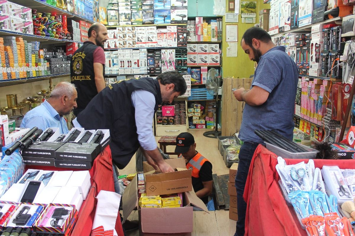 Eminönü\'nde 500 Polisle Kaçakçıklık Operasyonu