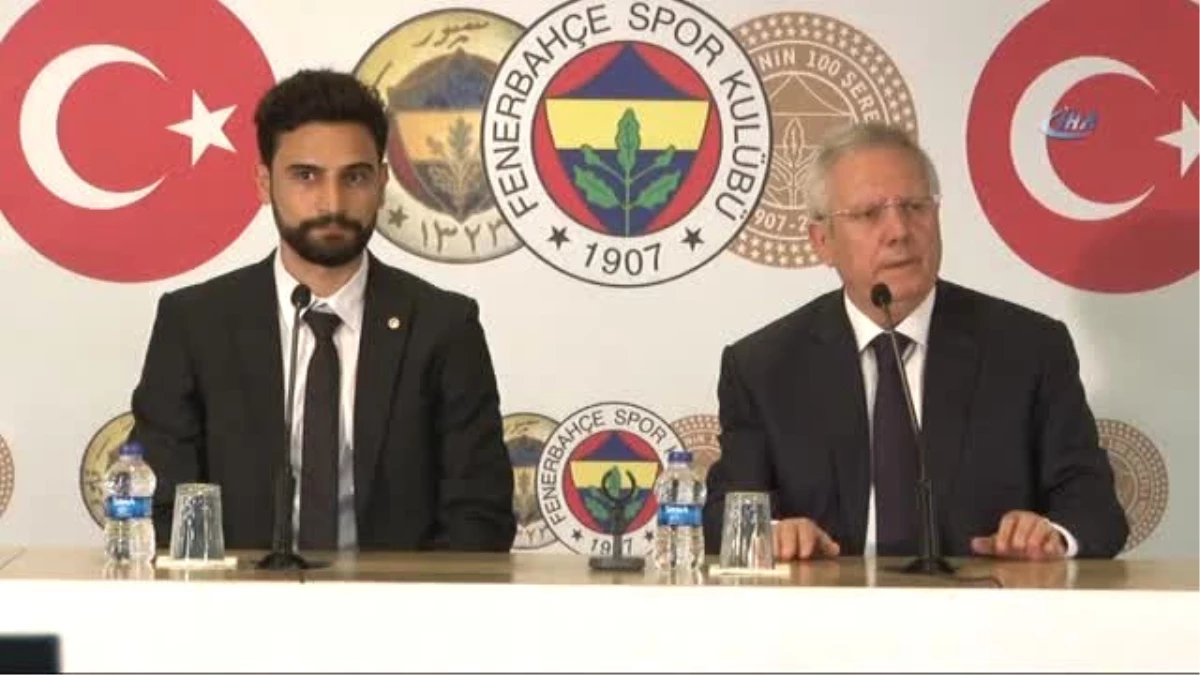 Fenerbahçe\'nin Yeni Transferi Mehmet Ekici İmzayı Attı