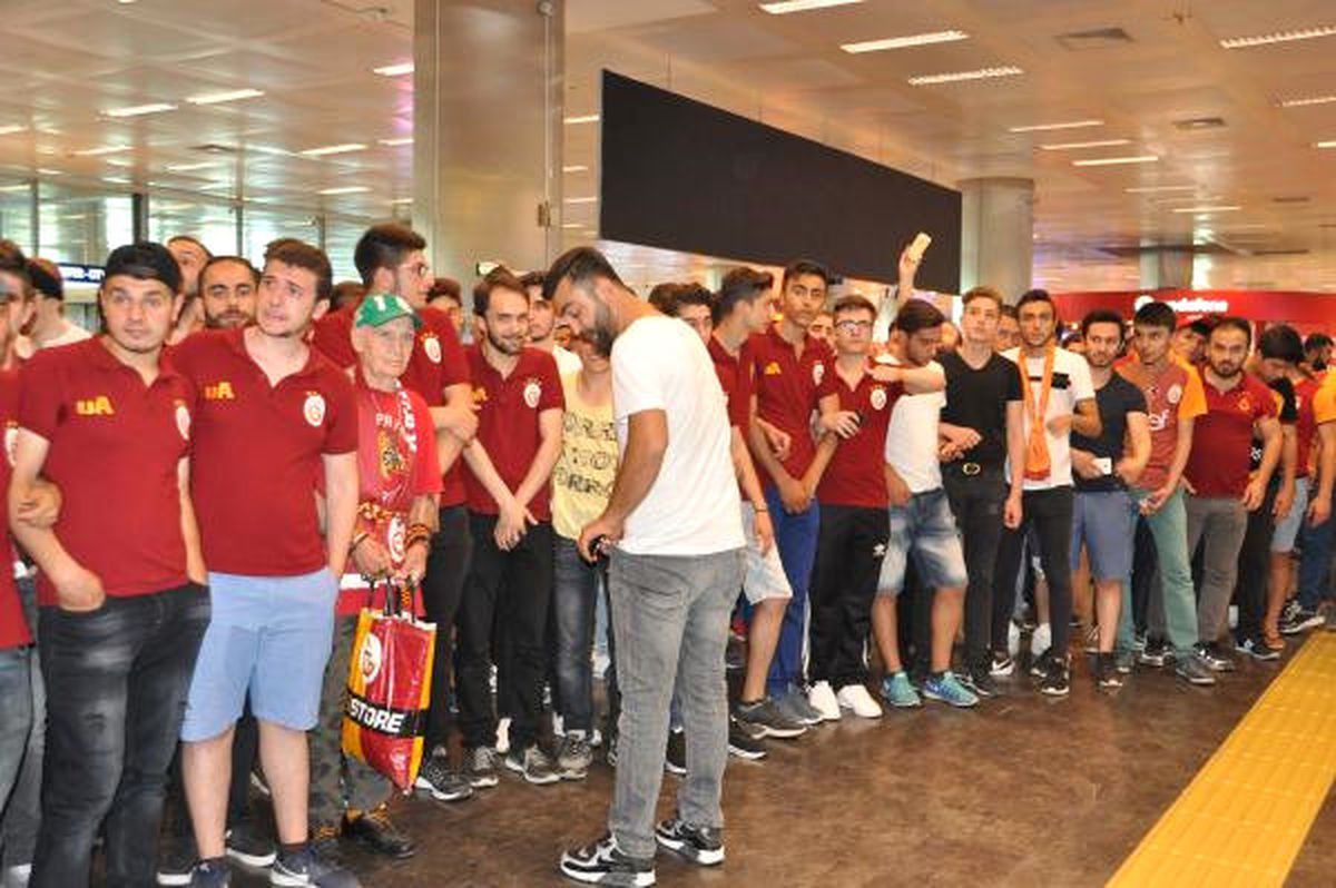Gs\'nin Gomis\'i Geldi