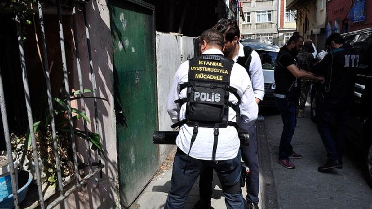 İstanbul\'daki Uyuşturucu Baskınında 10 Tutuklama