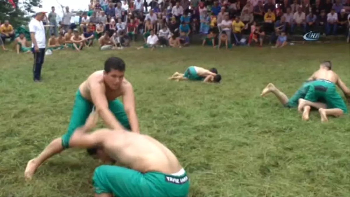 Karakucak Güreşleri\'ne Kadınların İlgisi Fazlaydı