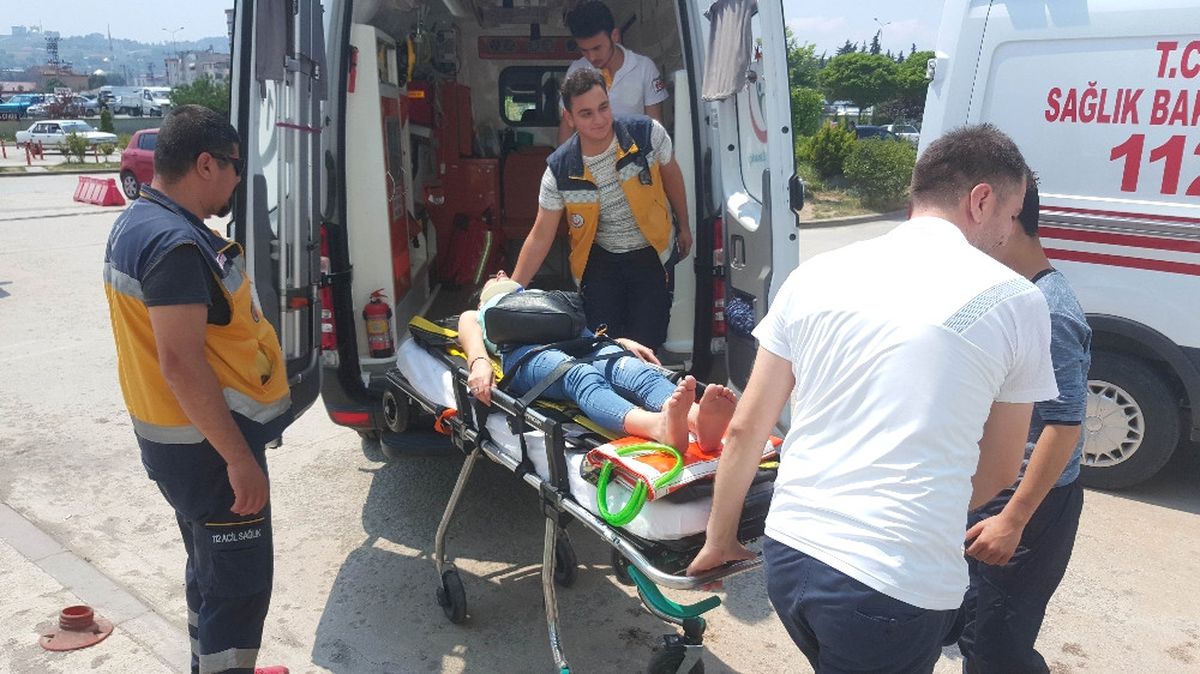 Kardeşinden Kaçmak Için Pencereden Atladı