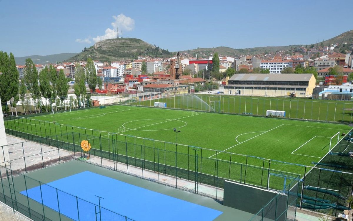 Kasımpaşa Mahallesi Sentetik Sahası Şöhretler Karması Futbol Karşılaşması ile Açılıyor
