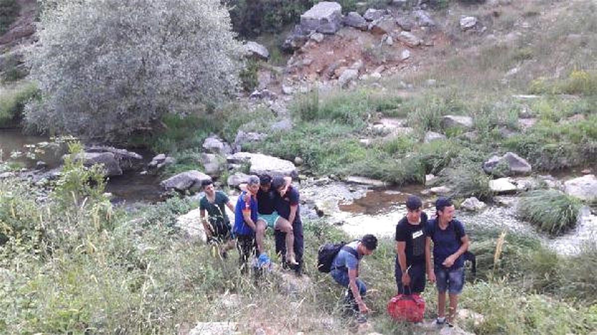 Kayalıklarda Ayağı Kırılan Genç Kurtarıldı