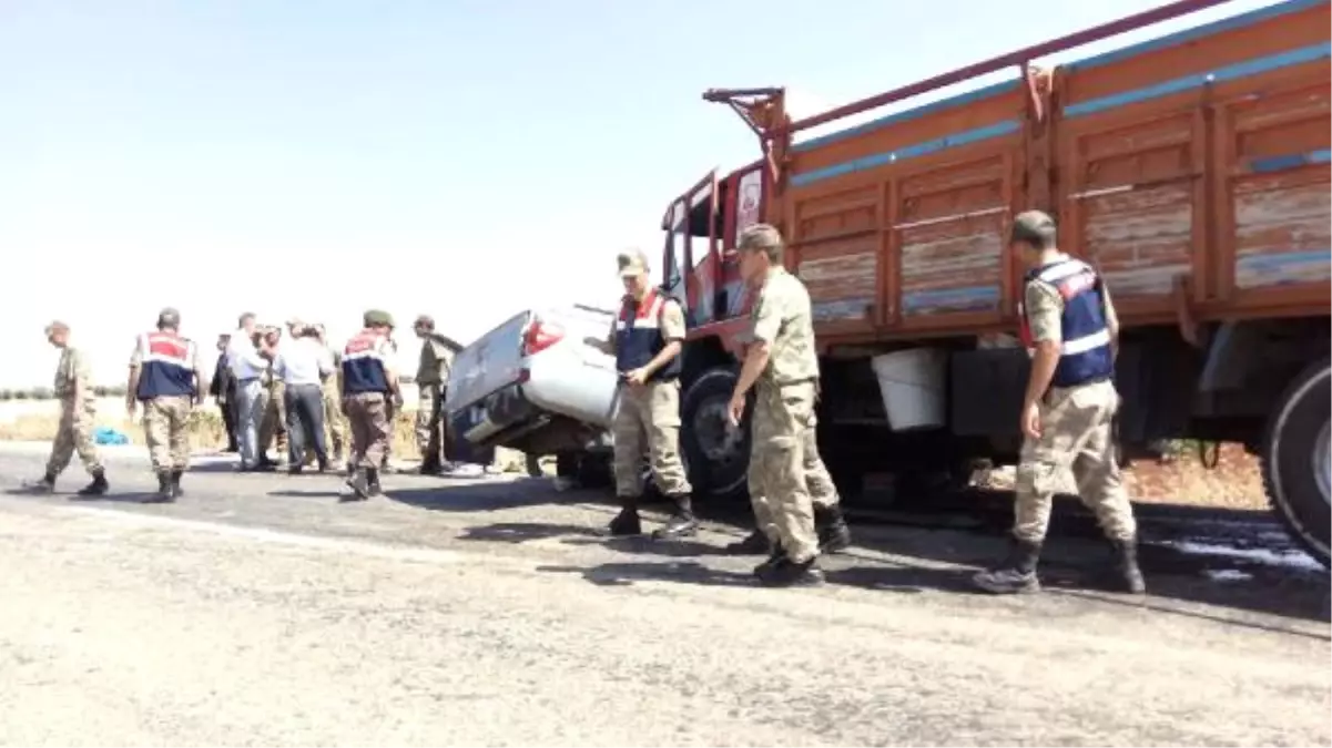 Kilis\'te Askeri Araç ile Kamyon Çarpıştı: 1 Şehit, 6 Yaralı (2) - Yeniden