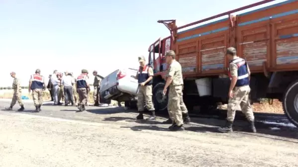 Kilis Te Askeri Arac Ile Kamyon Carpisti 1 Sehit 6 Yarali 2 Yeniden Son Dakika