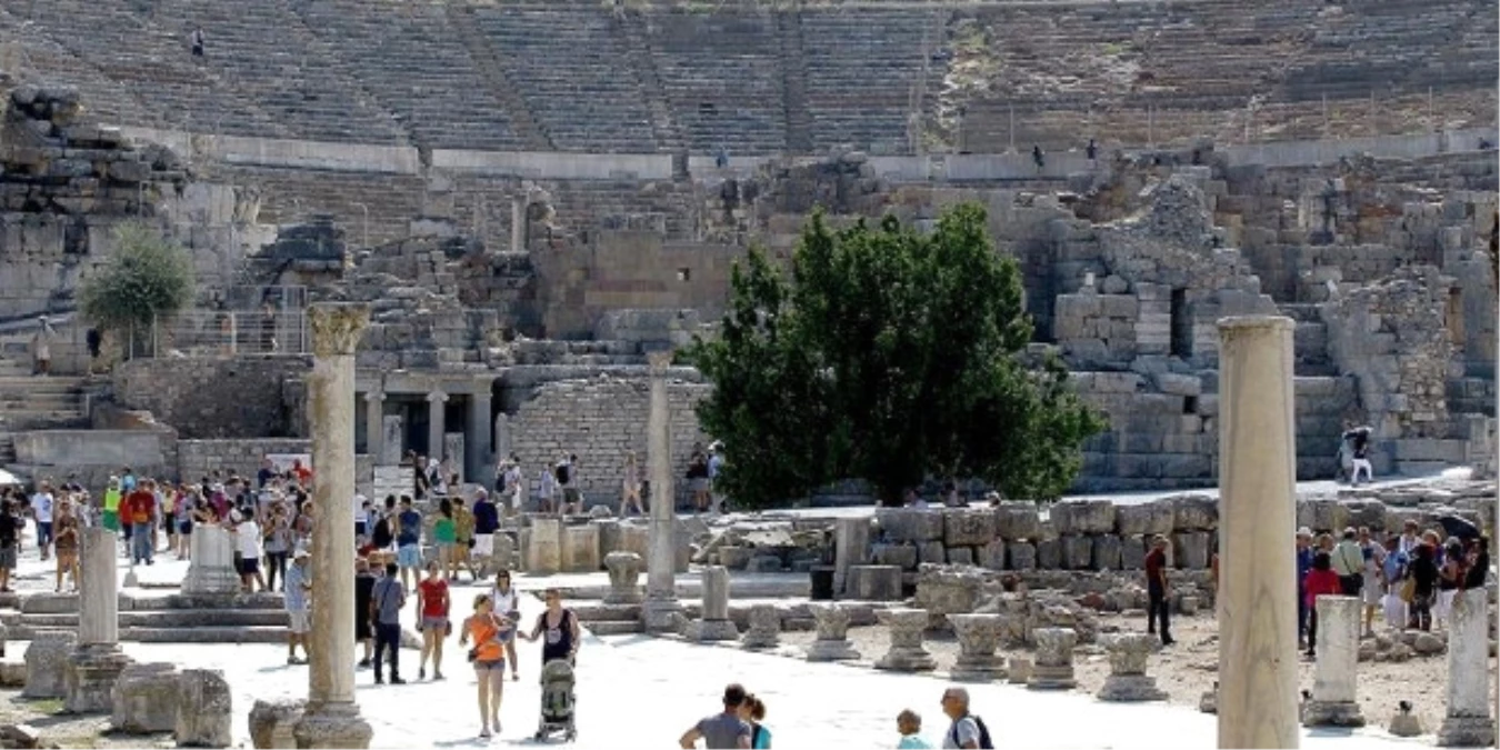 Bakanlık "Efes Antik Kenti\'nde Sünnet Düğünü Yapılıyor" iddialarını yalanlandı: Söz Konusu Değil!