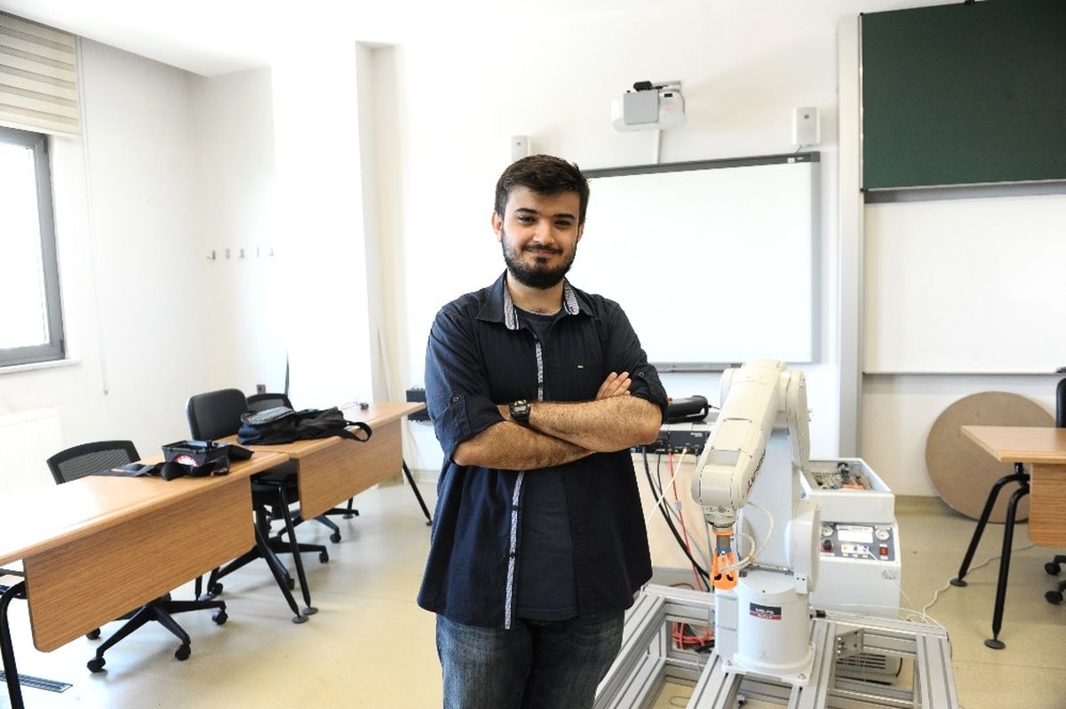 Üniversite Öğrencisi Robot Kol Yaptı