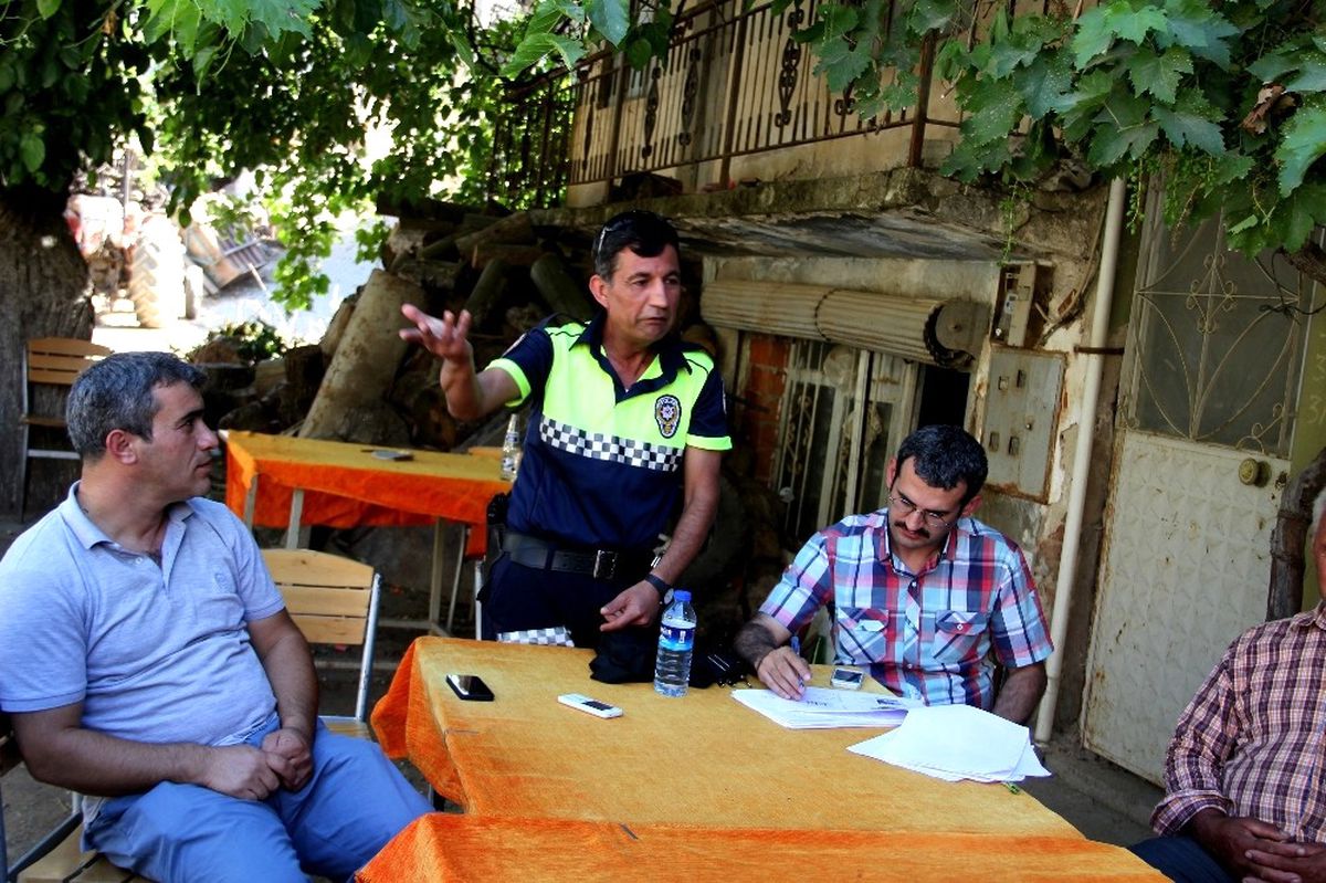 Sarıgöl\'de Çiftçilere Trafik Eğitimi