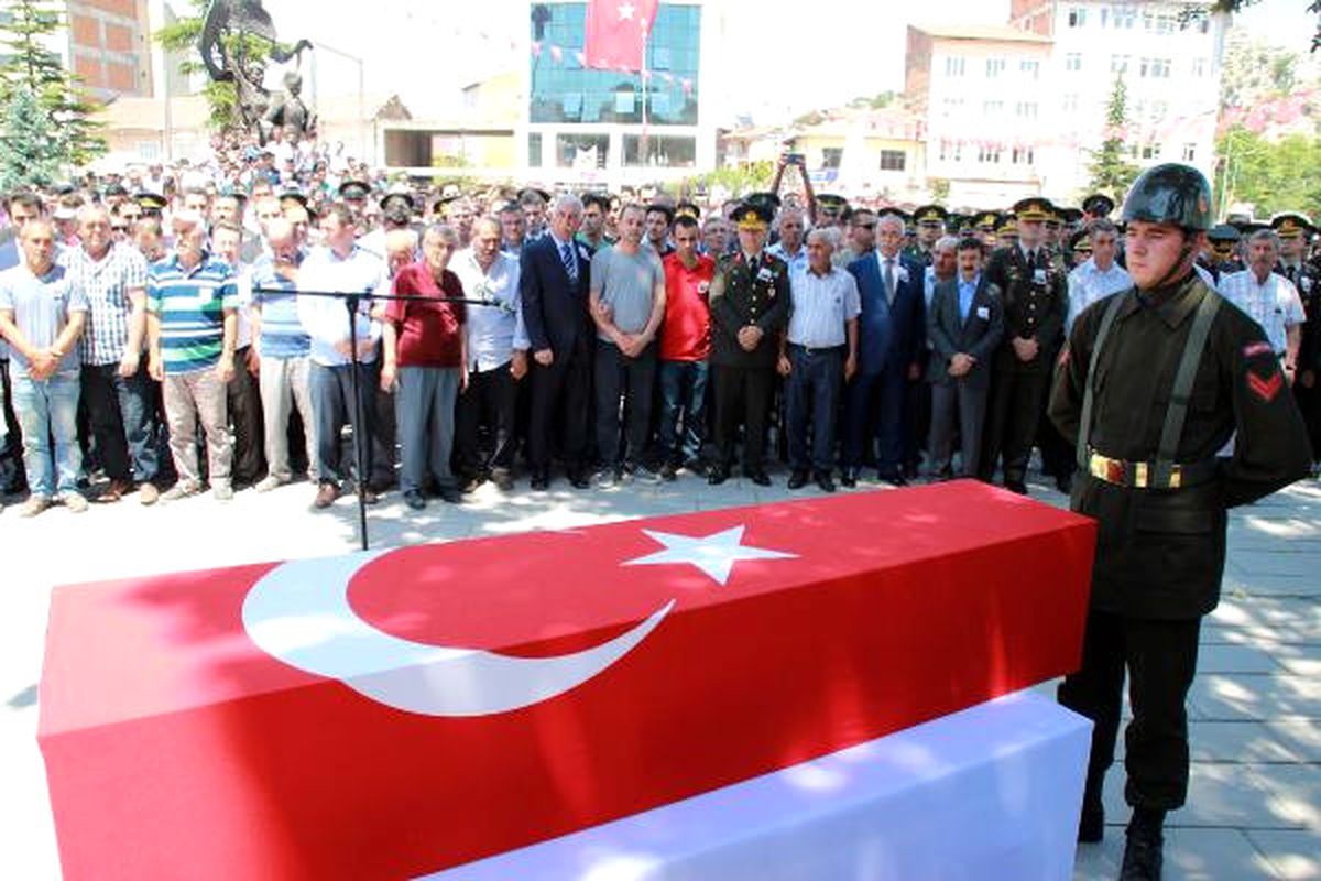 Şehit Astsubay Ağıl\'ı 5 Bin Kişi Uğurladı