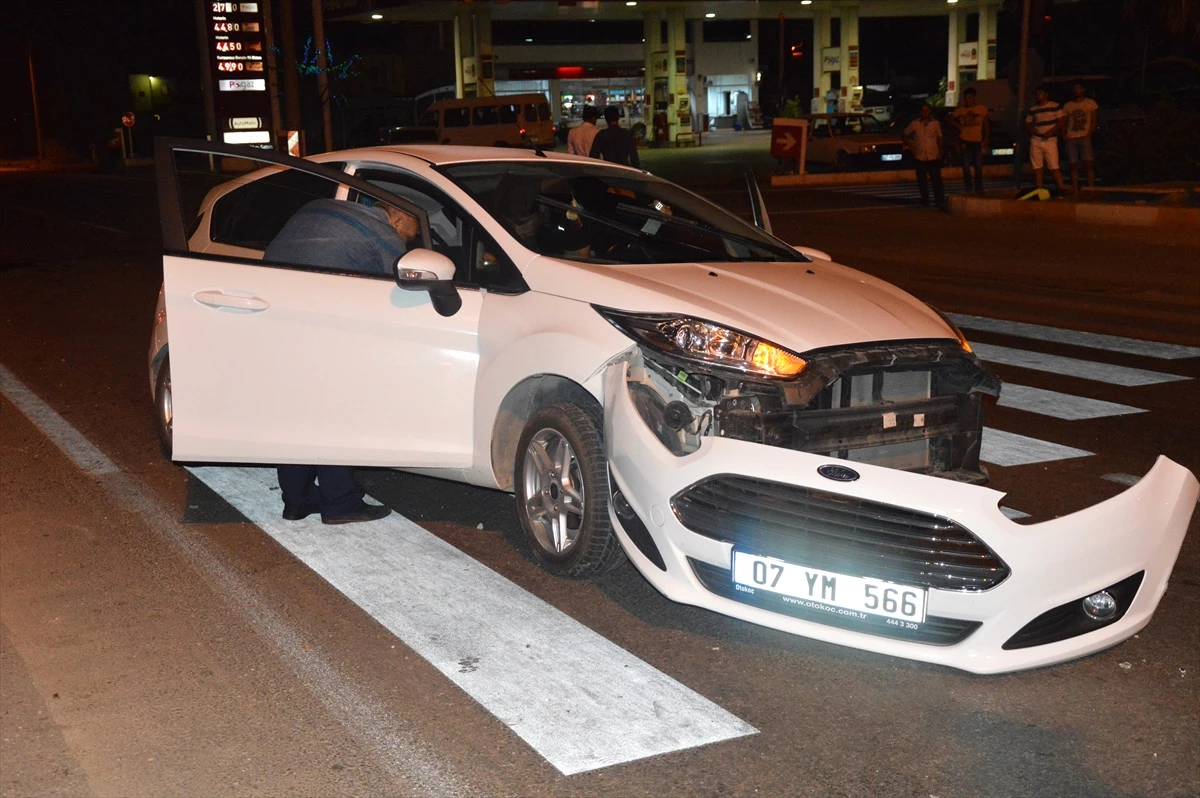 Serik\'te Trafik Kazası: 2 Yaralı