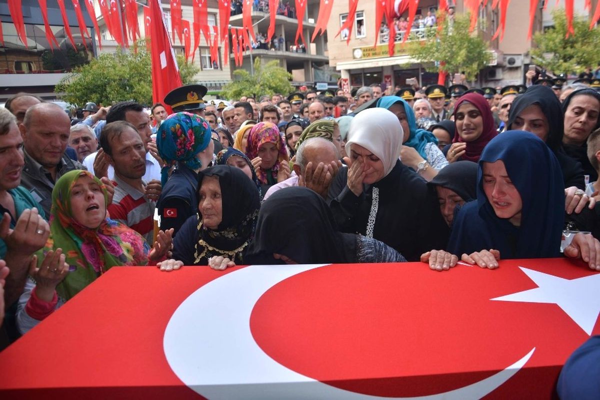 Şırnak\'ta Şehit Olan Trabzonlu Asker Son Yolculuğuna Uğurlandı