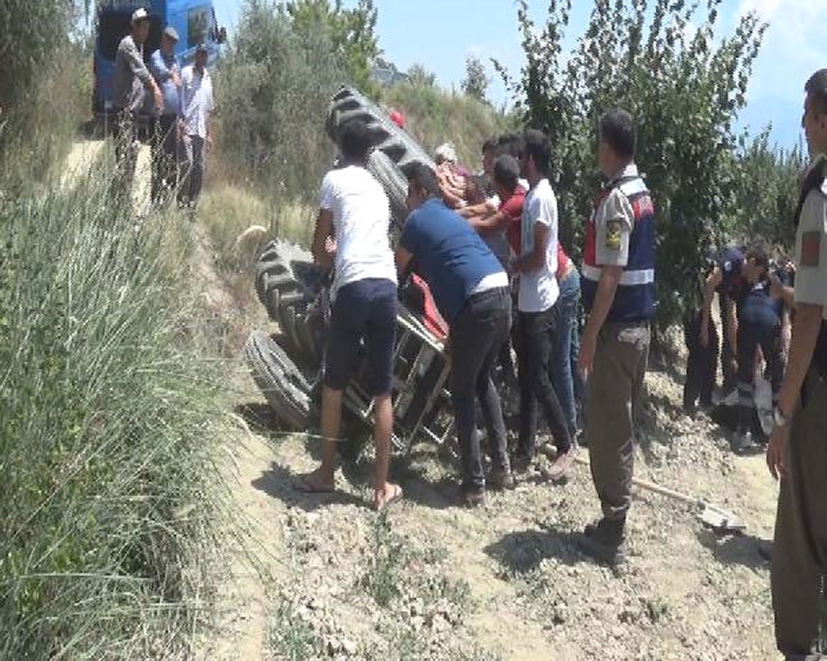 Traktörün Altında Kalan Çiftçi Öldü
